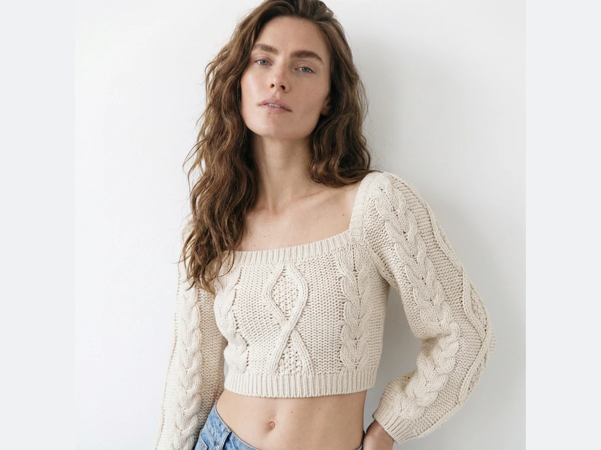 The same photograph with the top knitted, pose, light and seams untouched